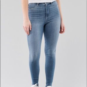 Hollister curvy  skinny jeans